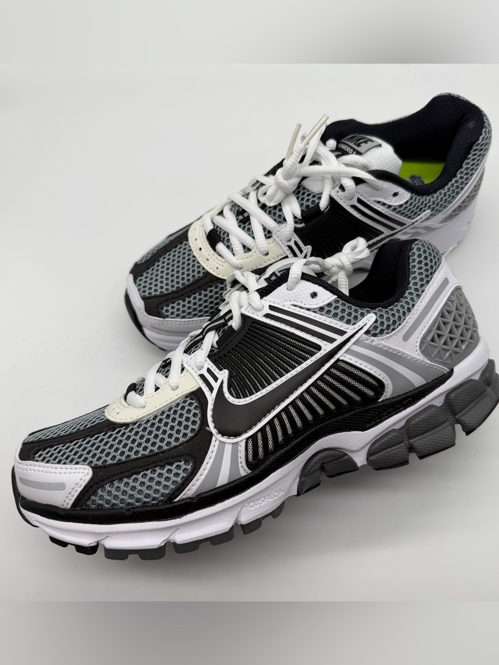 Size 6 Mens (womens 7.5) Nike Vomero 5 SE Running Shoes No Lid Box CI1694-001